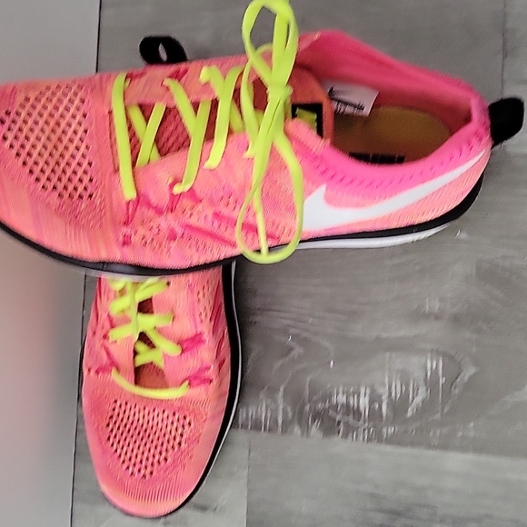 Nike sneakers - Picture 2 of 3